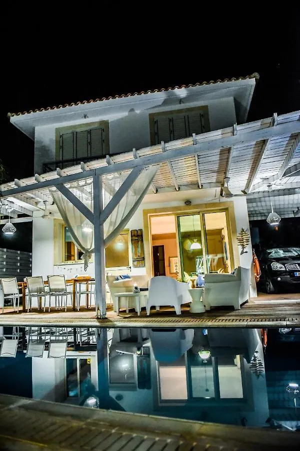 פרוטאראס Riverland Beach Villa